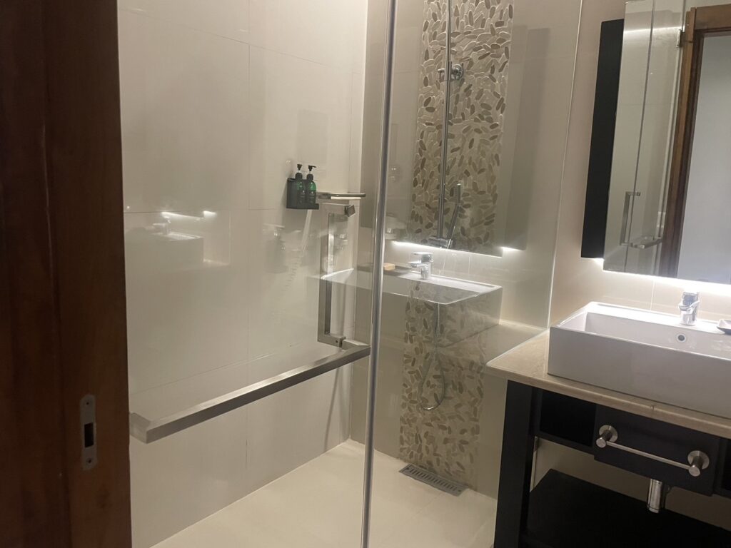 radhhotelshowerroom